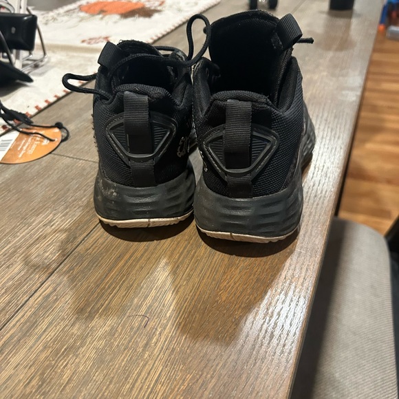 Big kids boys size 4 Adidas sneakers - Picture 2 of 3